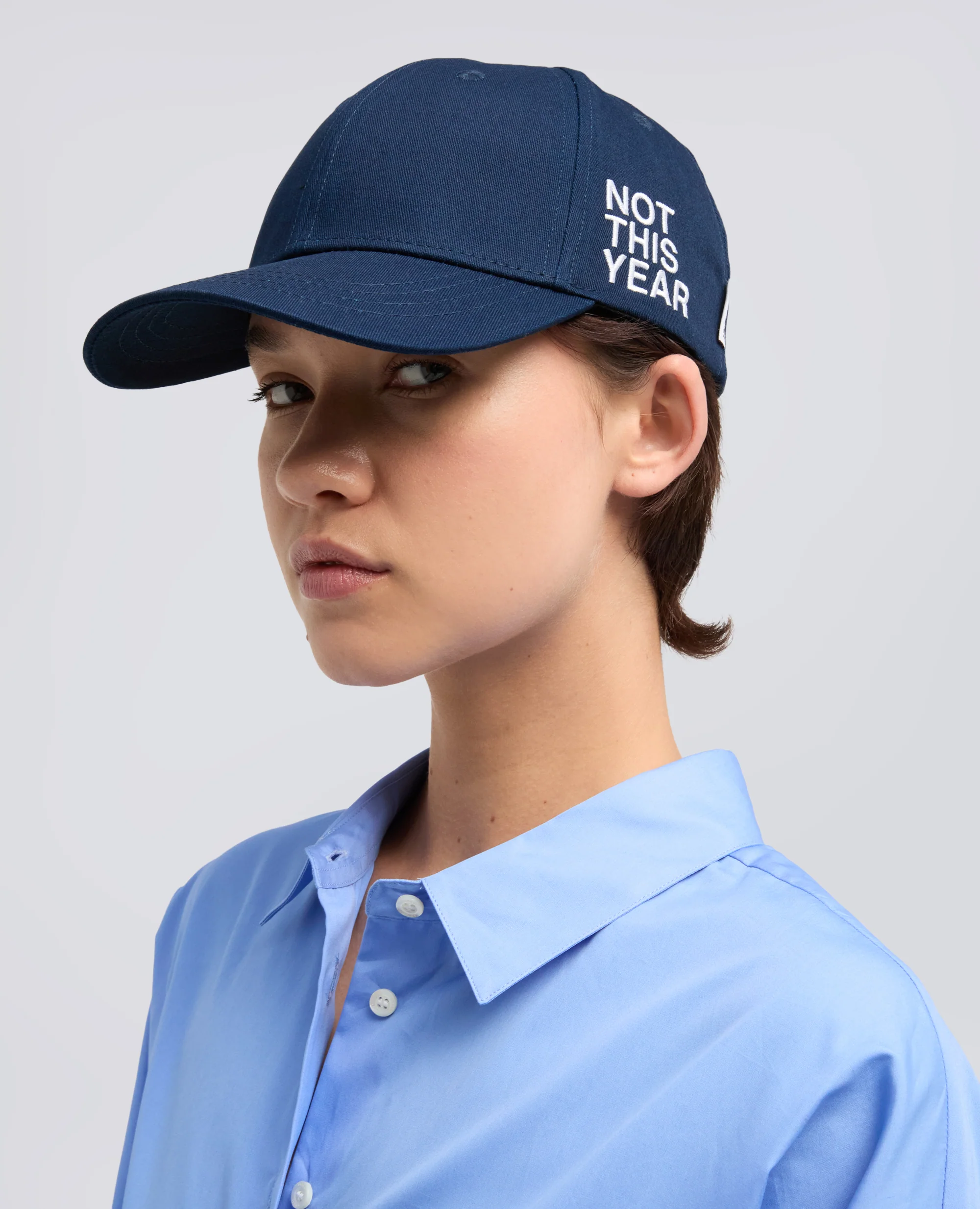 CAPPELLO IN GABARDINE DI COTONE CON LETTERING "WRONG" - BLU NAVY - Image 3